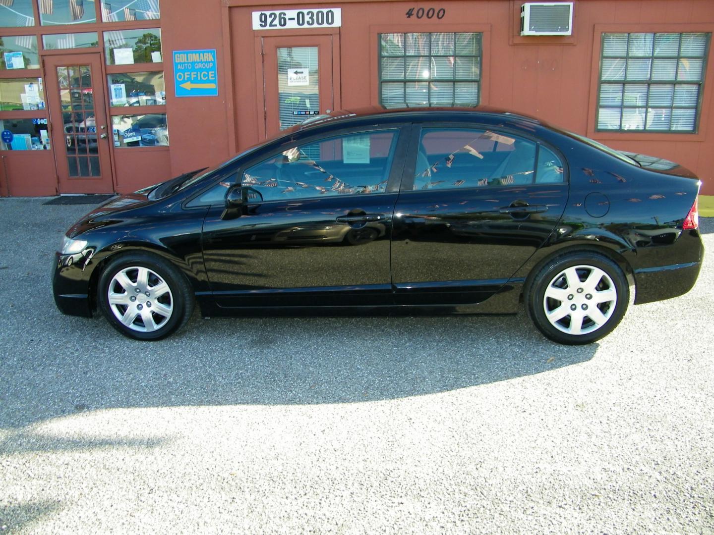 2011 Black /Gray Honda Civic LX Sedan 5-Speed AT (19XFA1F5XBE) with an 1.8L L4 SOHC 16V engine, 5-Speed Automatic transmission, located at 4000 Bee Ridge Road, Sarasota, FL, 34233, (941) 926-0300, 27.298664, -82.489151 - Photo#4